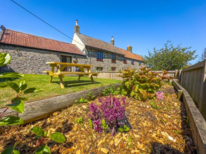 Cosy Coastal Retreat-Dog Friendly